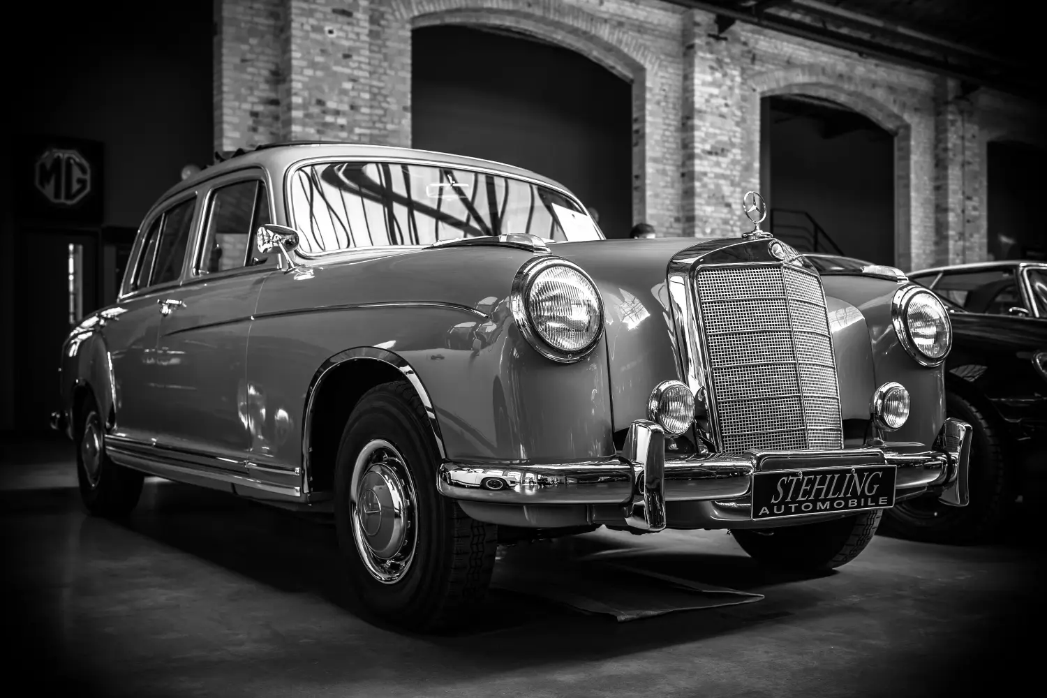 Luxusauto Mercedes-Benz 220S (W180 II) „Ponton“, 1956, am 06. Mai 2018 in Berlin, Deutschland. Schwarz und Weiß.